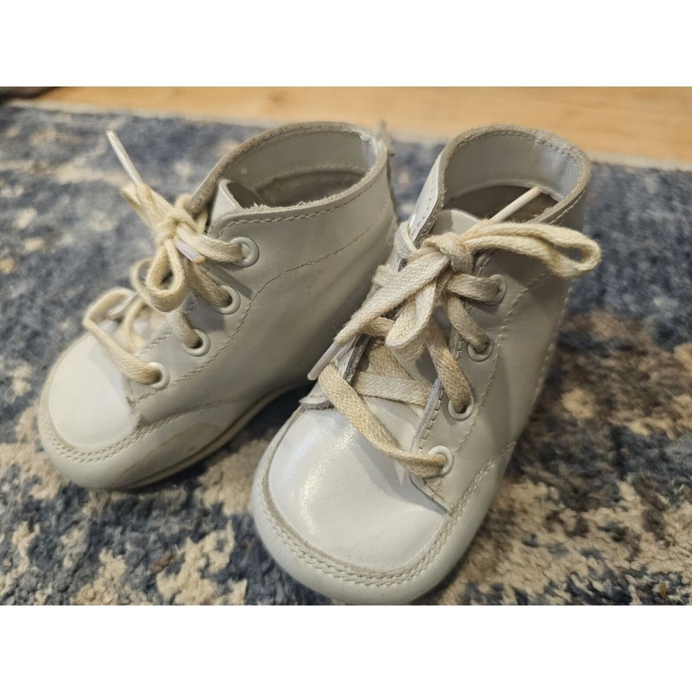 Child's Vintage WHITE LEATHER Toddler Baby DOLL Step Master Shoes Lace Up - Picture 1 of 8